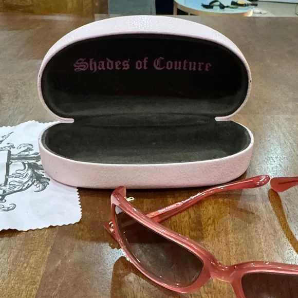 Y2K Juicy Couture Sunglass Set Lot, 2 pairs of sunglasses, 1 dust cloth, 1 case - Picture 5 of 8